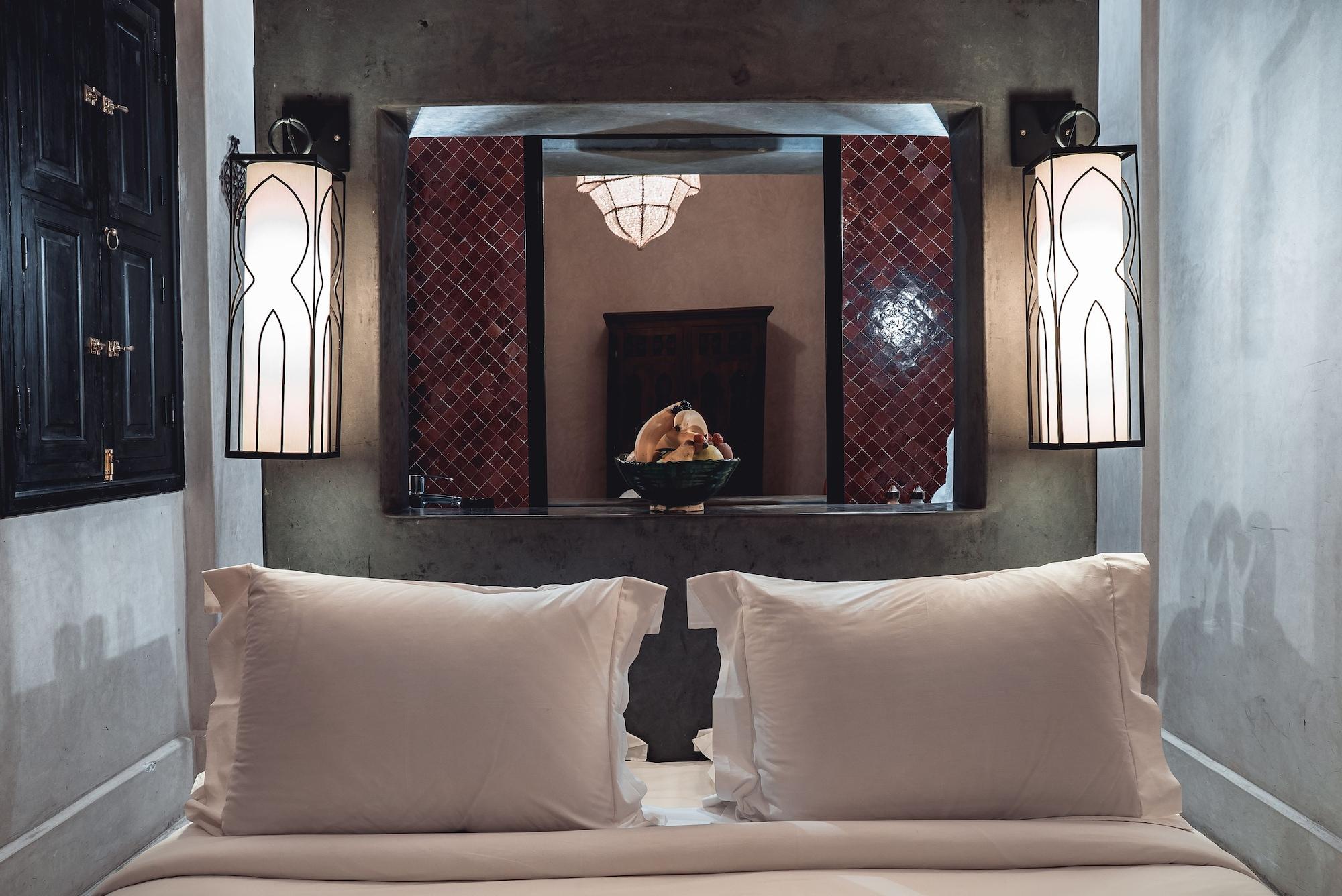 Ambre Epices Medina Riad Marrakesh Buitenkant foto A bedroom at the hotel