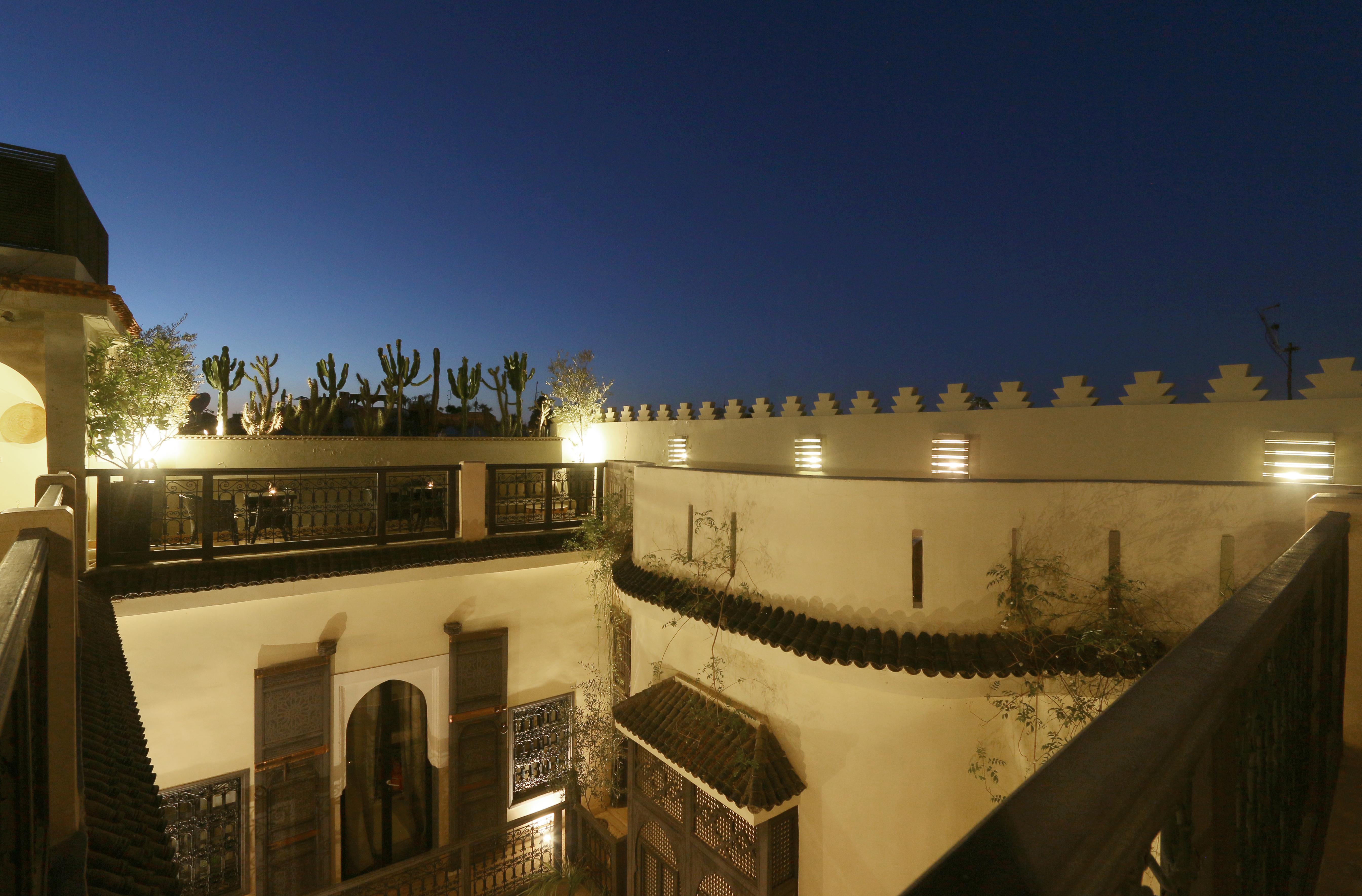 Ambre Epices Medina Riad Marrakesh Buitenkant foto The courtyard of the palace
