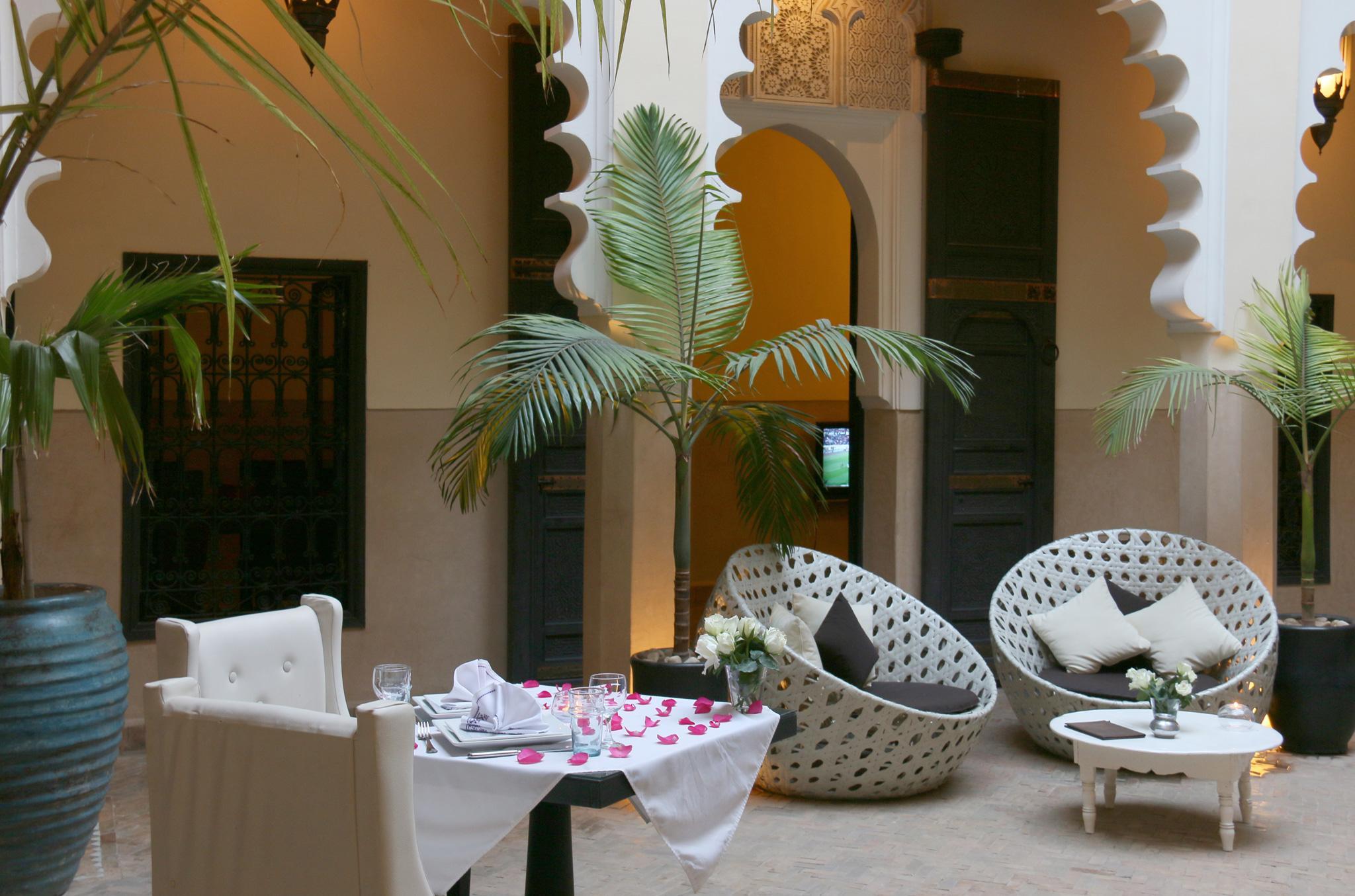 Ambre Epices Medina Riad Marrakesh Buitenkant foto The hotel's courtyard