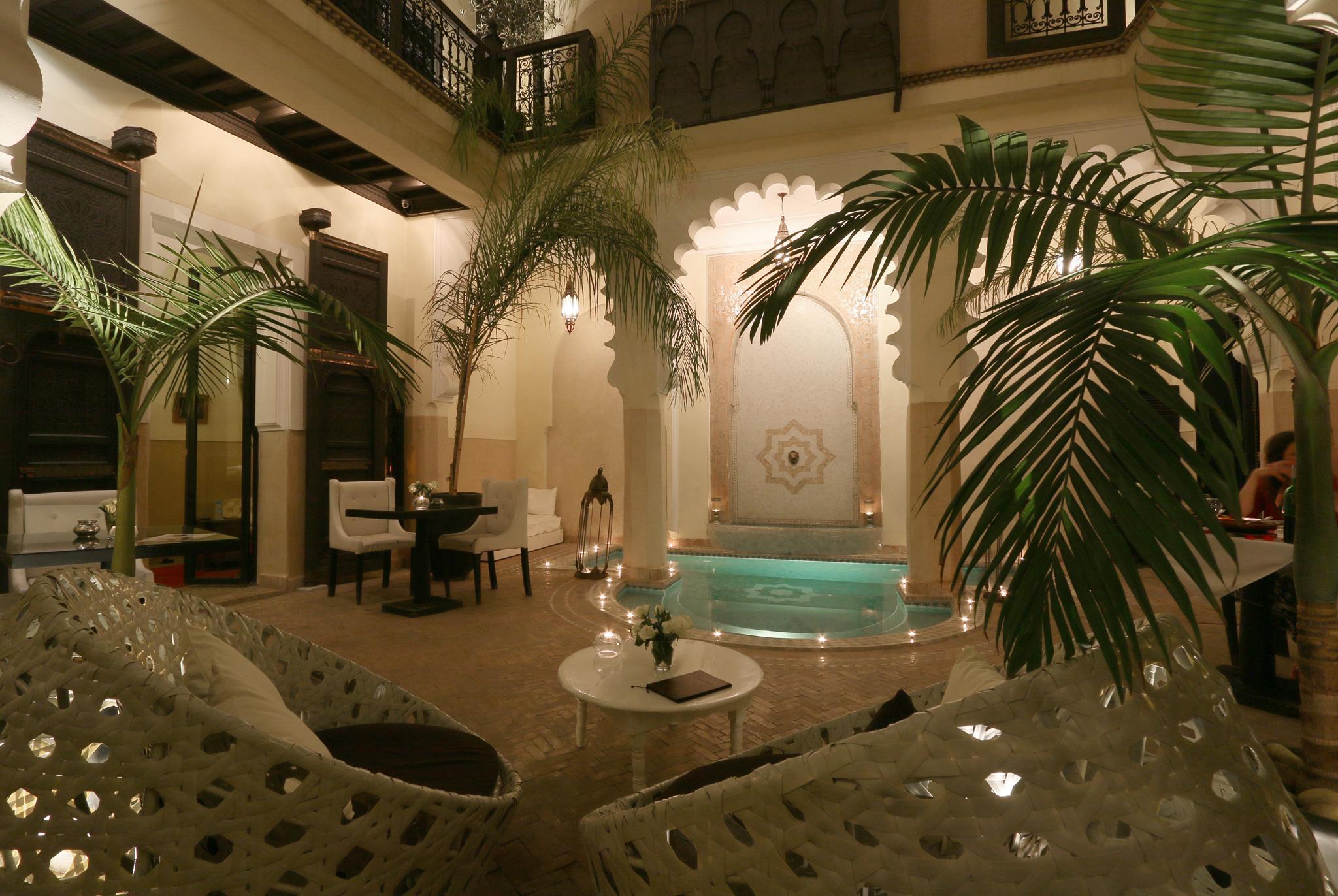 Ambre Epices Medina Riad Marrakesh Buitenkant foto The swimming pool at the hotel