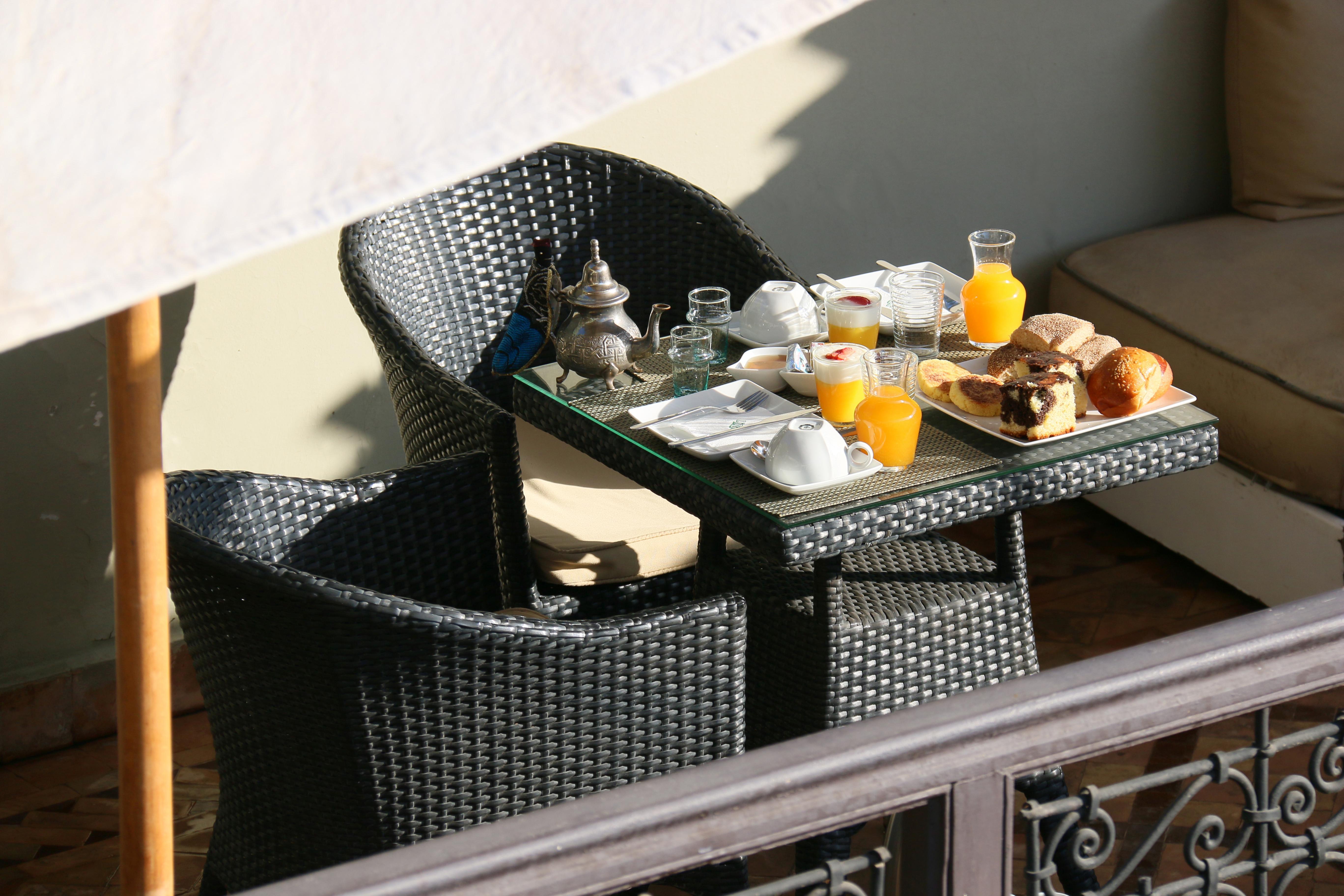 Ambre Epices Medina Riad Marrakesh Buitenkant foto A breakfast table