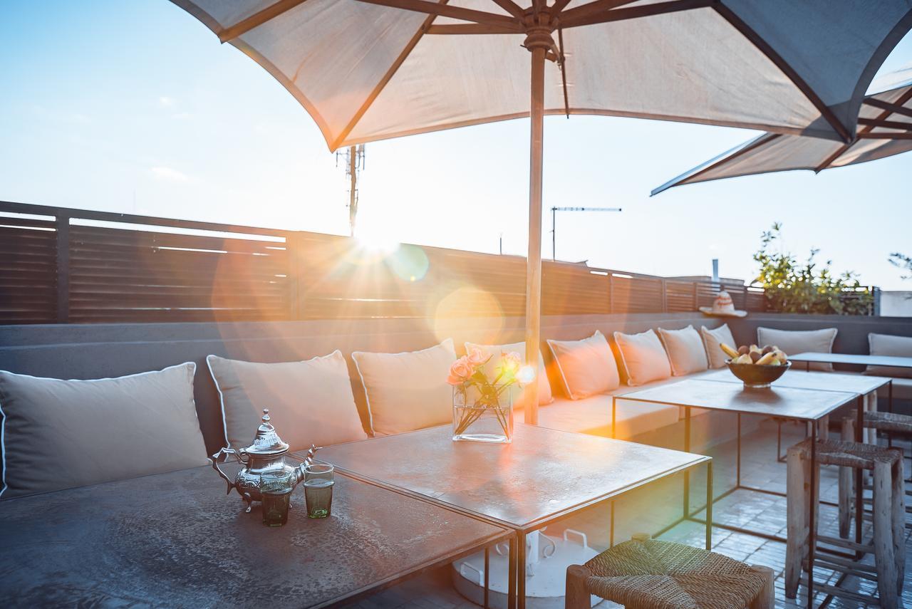 Ambre Epices Medina Riad Marrakesh Buitenkant foto The rooftop bar at the Hotel