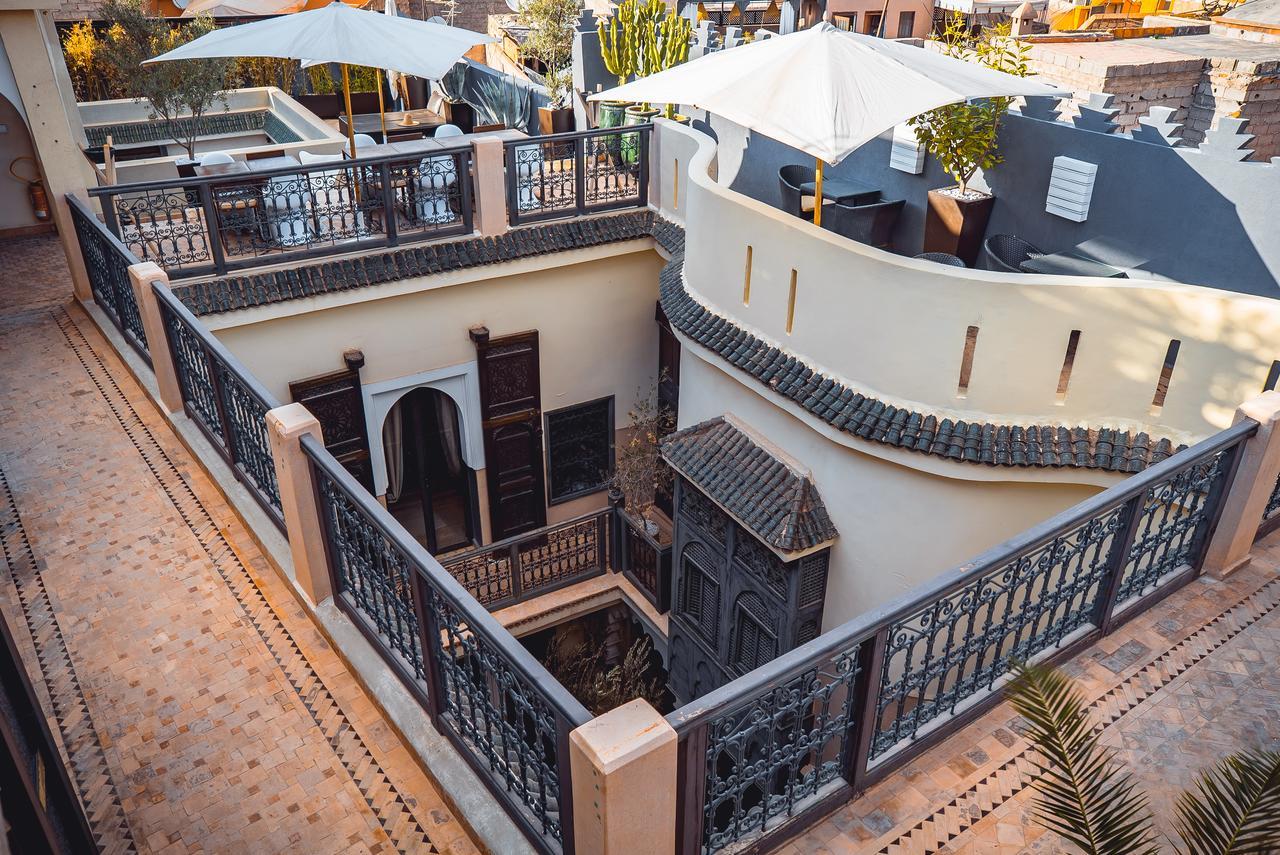 Ambre Epices Medina Riad Marrakesh Buitenkant foto The courtyard of the Riad