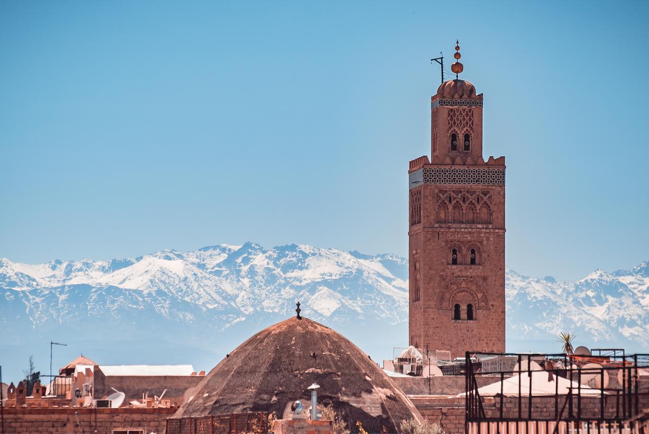 Ambre Epices Medina Riad Marrakesh Buitenkant foto The minaret of the Kutubiyya Mosque in Marrakech