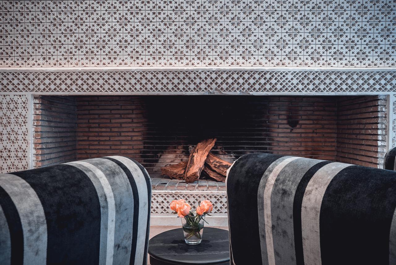 Ambre Epices Medina Riad Marrakesh Buitenkant foto Fireplace at the hotel
