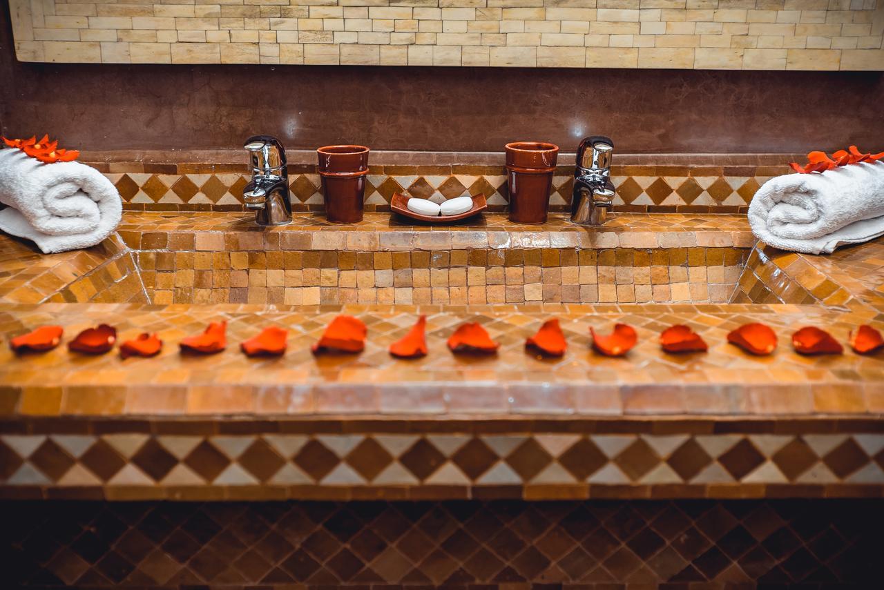 Ambre Epices Medina Riad Marrakesh Buitenkant foto A hammam in Marrakech, Morocco