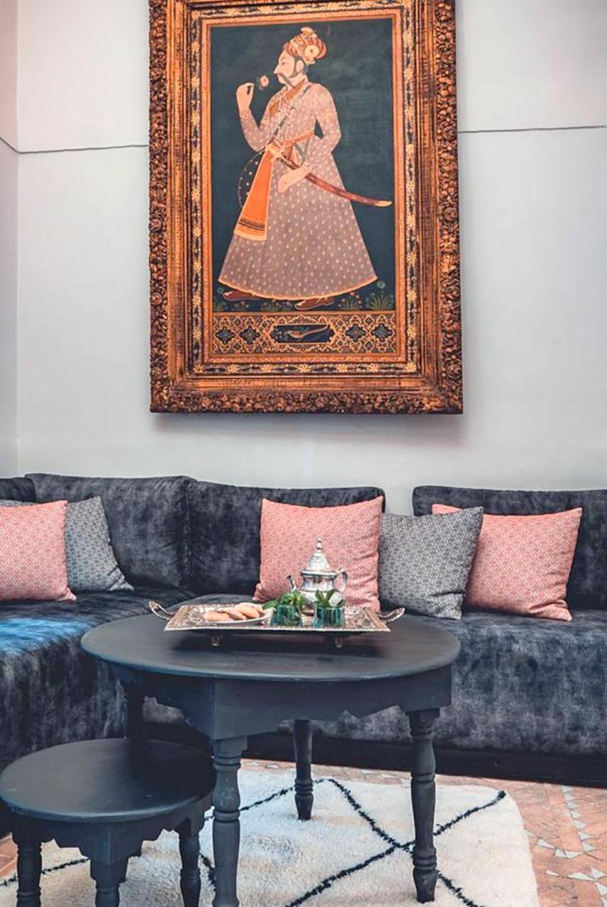 Ambre Epices Medina Riad Marrakesh Buitenkant foto A traditional Moroccan living room