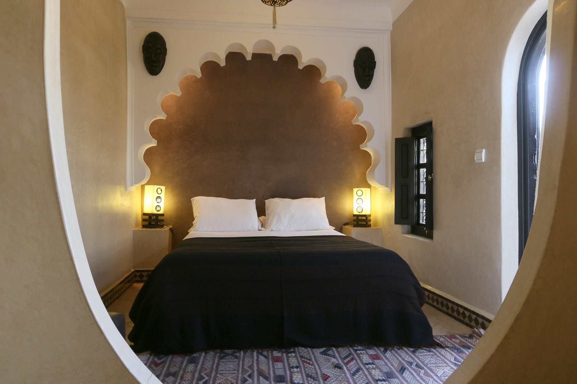 Ambre Epices Medina Riad Marrakesh Buitenkant foto A bedroom at the hotel